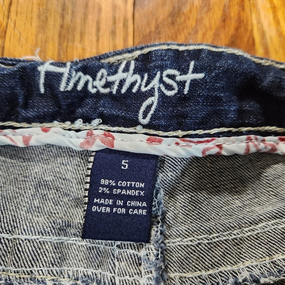 Amethyst jeans size 5 Bermuda Shorts Dark wash Lots of stretch! - Picture 3 of 9